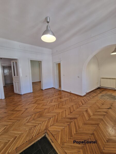 Piata Victoriei langa Guvern 5 camere etaj 1 in vila, nemobilat, cu balcon