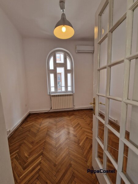 Piata Victoriei langa Guvern 5 camere etaj 1 in vila, nemobilat, cu balcon