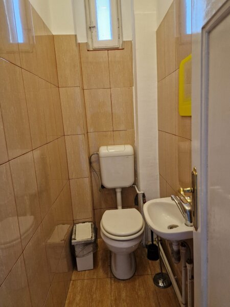 Piata Victoriei langa Guvern 5 camere etaj 1 in vila, nemobilat, cu balcon